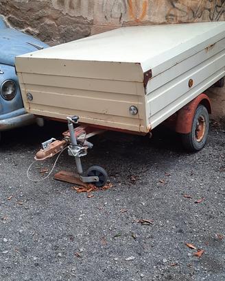 Carrello con gancio per auto