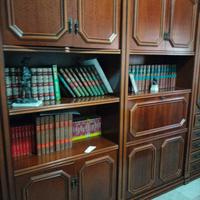 parete attrezzata con tavolo in legno