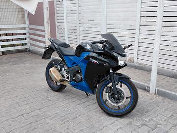 Moto Honda CBR 125r 2011