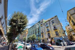 3 LOCALI A NAPOLI
