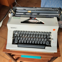 Macchina da scrivere Olympia SM e carrellino Riva
