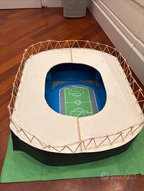 Modellino di stadio di calcio di legno