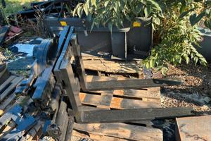 A211- Forche ribaltabili- girevoli per Muletto