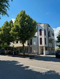 Treviso centro ufficio negozio con vetrine