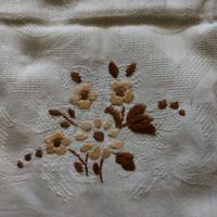 2 teli in cotone ricamati a mano