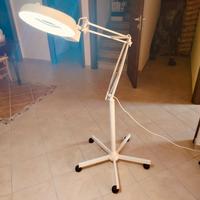 Lampada tavolino e sgabello estetista