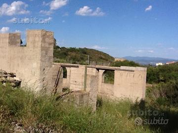 Terreno agricolo con costruzione agricola iniziata