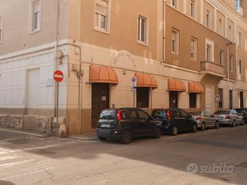 Locale pressi porto doppio accesso 220 MQ