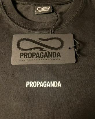 Propaganda T-Shirt, Grafica Astore sul Retro, Nero