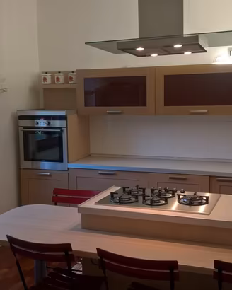Cucina completa con penisola