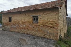 Locale + terreno rimessa casolare rustico