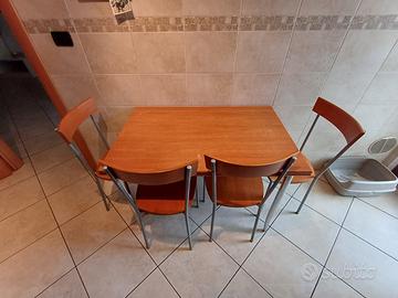 Tavolo cucina completo con 4 sedie