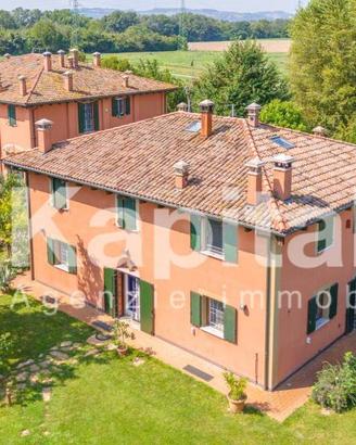 Villa di 310 m² con più di 5 locali e box auto a C