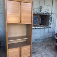 Mobile elegante con vano centrale e due scomparti