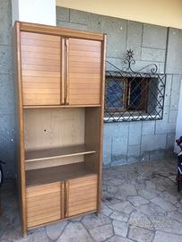 Mobile elegante con vano centrale e due scomparti