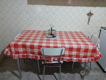 Tavolo da Cucina Originale Anni ’60 con 4 Sedie