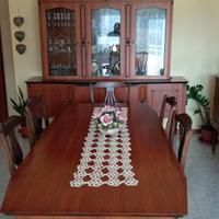 Sala da pranzo completa