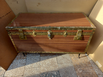 Cassone baule antico per vestiti