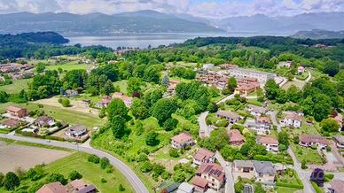 Trilocale a pochi passi dai Laghi
