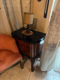 Comodino in legno