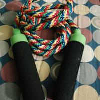 Corda per saltare con manici soft Idena