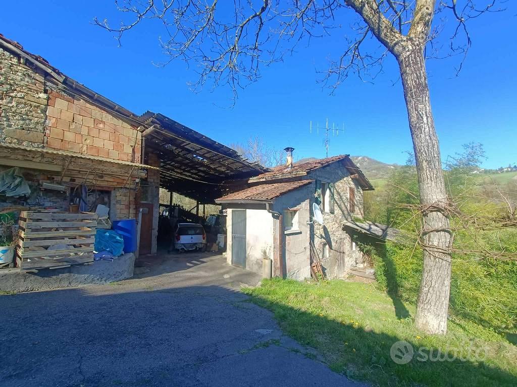Rustico / Casale di 300 m² a Castelnovo Ne' Monti - Altro