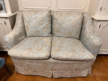 Divano a due posti + 2 poltrone