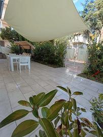Appar. c/Giardino arredato indipendente 50mt mare