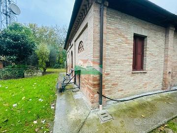 Villa di 200 m² con più di 5 locali a Ravenna