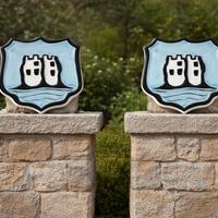 coppia stemma in ceramica per esterno villino 