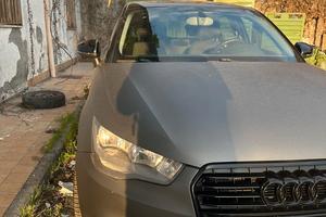 Audi A1  Nera opaca sett 2013 