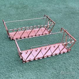 Antichi portavasi in rame antico