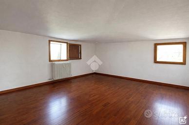 3 LOCALI A MOLINELLA