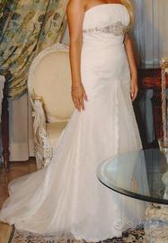 Abito da sposa in pizzo e perline swarovski