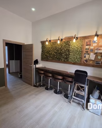 Attività / Licenza di 178 m² con più di 5 locali a