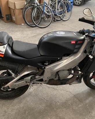 Aprilia rs125 anno 2002 da passaggio