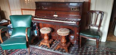 Pianoforte verticale in legno funzionante del 1800