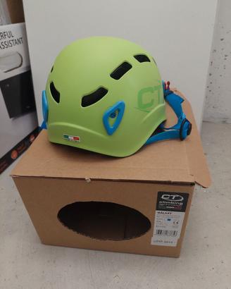Casco escursionismo montagna