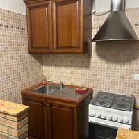 Cucina in legno noce  e dispensa