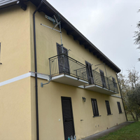 Casa ristrutturata con terreno adiacente