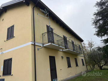 Casa ristrutturata con terreno adiacente