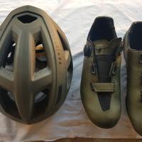 Casco e scarpe bici da strada bdc