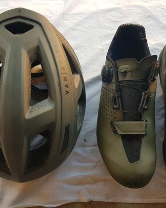 Casco e scarpe bici da strada bdc