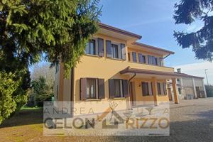 Agna - Casa singola con annessi ed eventuale terre