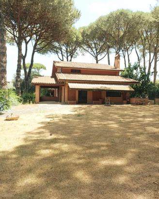 Villa di 520 m² con più di 5 locali e box auto dop