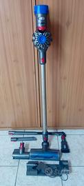 DYSON V8