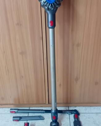 DYSON V8