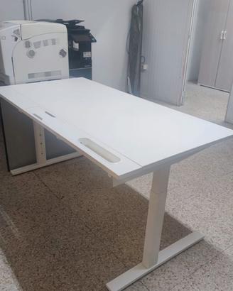 Scrivania da ufficio bianca -IKEA MITTZON