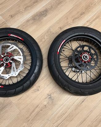 Cerchi Motard Fantic 125 Completi Pari al nuovo 

