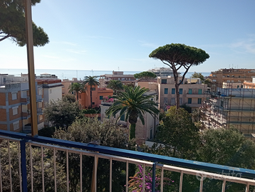 Anzio centro attico vista mare